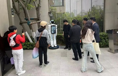 科技赋能社区 南京鼓楼鼓悦兰园AI机器人保安正式上岗