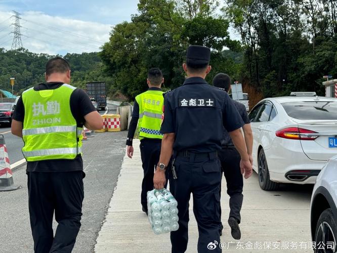 三伏天里送清凉，广东金彪保安服务为一线保安员撑起“遮阳伞”